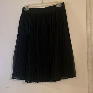 Pleated chiffon black a line skirt by solemio